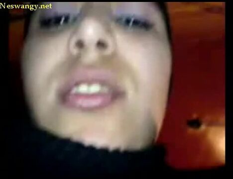 ممرضة محجبة تعبانة على الاخر بتضرب سبعة ونص وزنبورها واقف