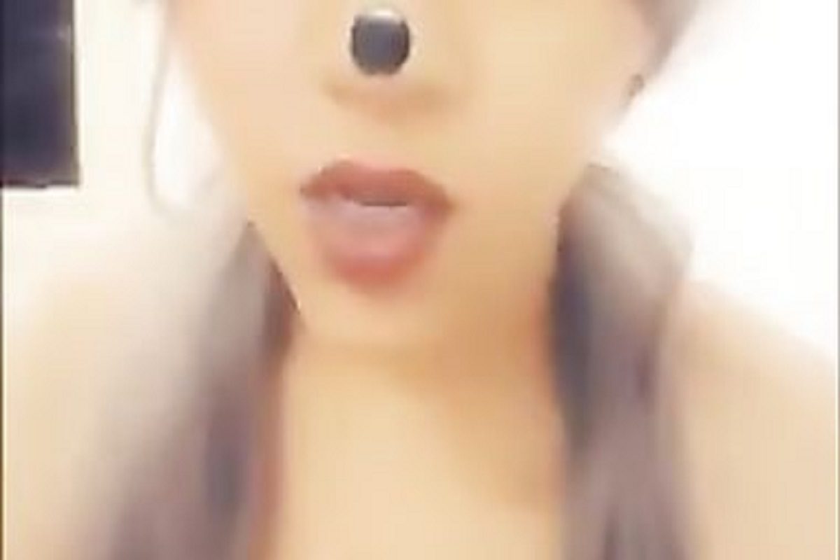 واد مصري بيهدد اخته ان ينيكها والا هيقول لجوزها انها بتتناك من صاحبه والبوه  عليها كلام فاجر اووي - سكس عربدة - Arbada Sex